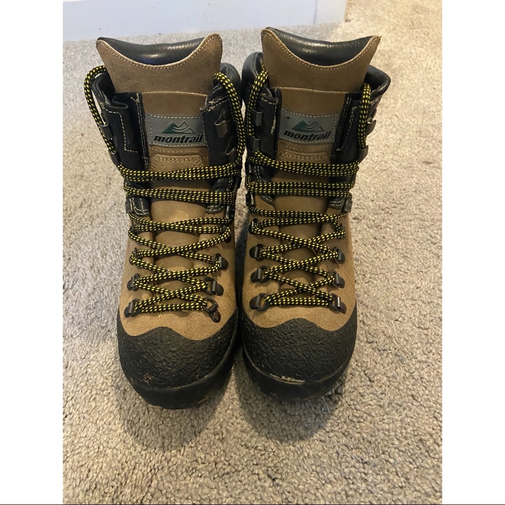 WOMEN’S MONTRAIL HIKING BOOTS US 7.5